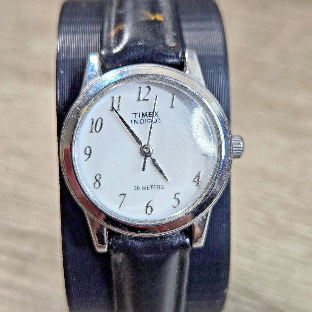 Timex Indiglo Silver Tone Round Women's Watch 30M Black Leather Band Tested